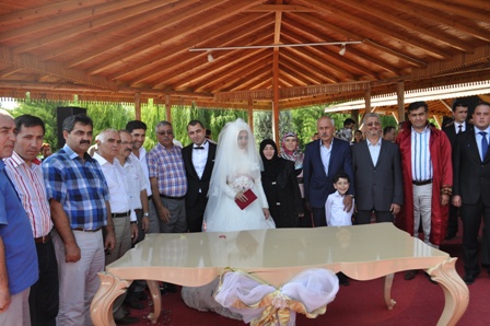 Öz ve Lüleci ailelerinin düğün heyecanı