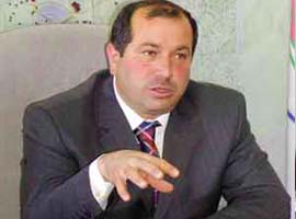 Gazeteci döven başkana hapis