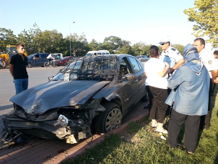 Sara krizi geçiren sürücü karşı yöndeki otomobile çarptı