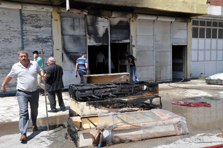 Akşehir'de Mobilya Deposunda Yangın