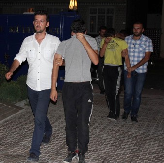 Soydukları depoda alem yapmışlar