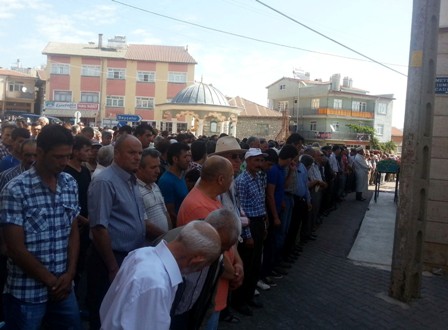 Serinlemek için girdiği Beyşehir Gölü'nde boğulan genç toprağa verildi