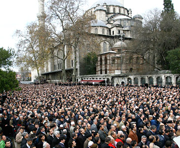 Hocaların hocası son yolculuğunda