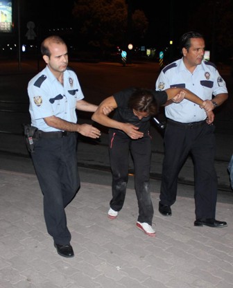 Sevgilisi tarafından darp edilen kadın sinir krizi geçirdi
