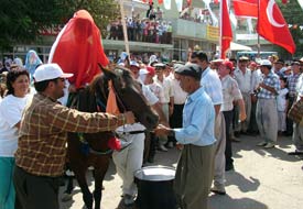 Çeyizlerin baştacı ipekli yorgan