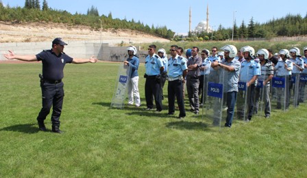 Polise Çevik Kuvvet eğitimi