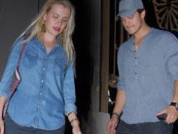 Çağatay Ulusoy ünlü güzelle yakalandı