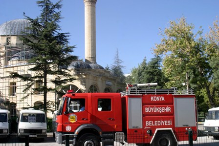 Cami içerisinde yangın çıktı