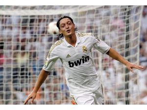 Özil, Bale ve Neymar'a fark attı