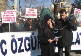 'Başörtülüler bayram çocuğu değil!'