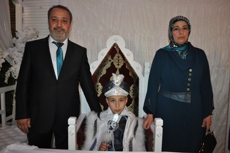 Oflaz ailesinde sünnet mutluluğu