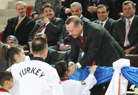 Spor Salonu ve Kongre Merkezi açıldı