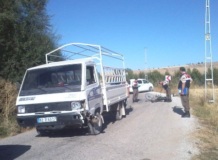 Konya'da kamyonet ile motosiklet çarpıştı 2 kişi yaralandı