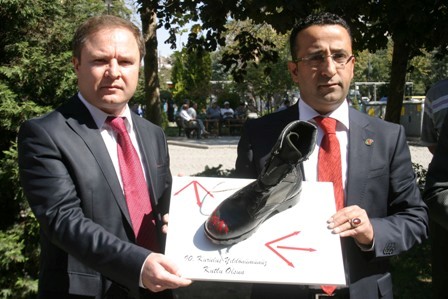 CHP’ye kanlı postal gönderdiler