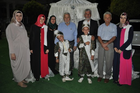 Erkan ailesinin sünnet mutluluğu
