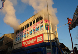 Bayram namazı yerine yangına koştular