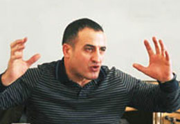 'Şırnaklı Kürt aileye daha yakınım'