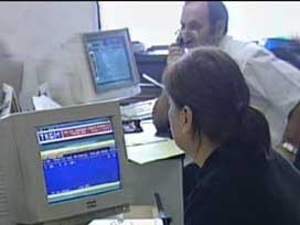 Yoksula 100'er YTL bayram harçlığı