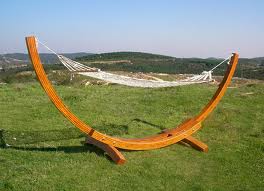 Yerli ve yabancı turistler hamağı ondan alıyor