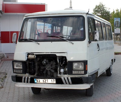 Çaldığı minibüste uyurken yakalandı