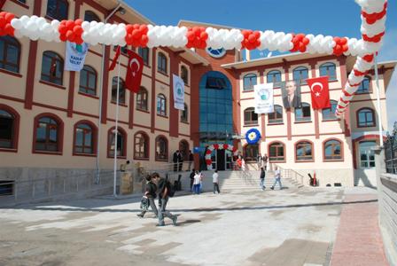 23 Nisan İmam Hatip Ortaokulu törenle açıldı