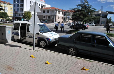 Eşinin peşinden gelip kayınpederini öldürdü