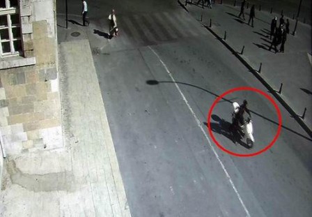 Bisiklet hırsızları güvenlik kamerasına yakalandı