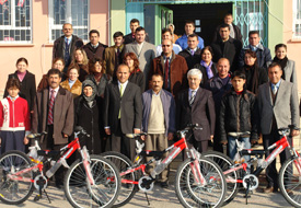 Başarılı öğrencilere ödül verildi