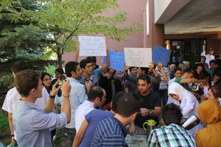 Dişçi adaylarının çay protestosu