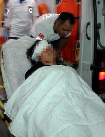 Koca dayağı kaşını patlattı