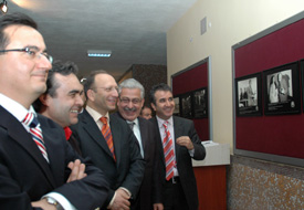 İletişim'de siyah-beyaz kareler sergisi