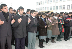 Kazada ölen öğrenciler için tören