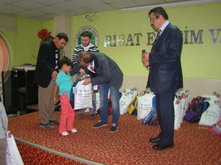 Ribat'tan öğrencilere kırtasiye  yardımı