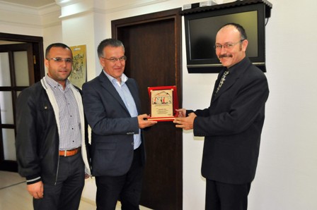 AKADEMİK’ten Başkan Oğul’a plaket