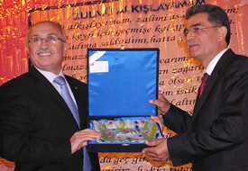 'Mehmet Akif, toplumun özetidir'