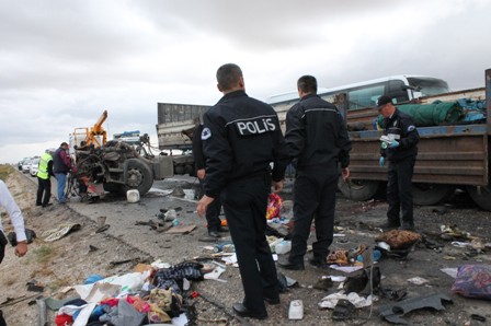 Konya'da iki Tır çarpıştı: 1 ölü, 1 yaralı