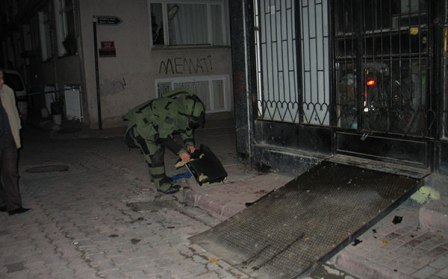 Konya'da şüpheli paket fünye ile patlatıldı