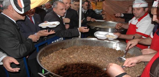 AGD, esnafa "Ahilik pilavı" dağıttı