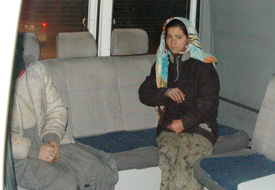 At arabalı hırsızlık şüphelisi kadınlar