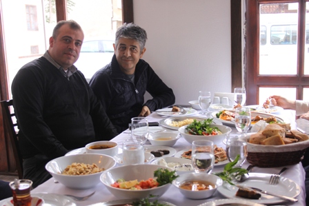 Lokmahane bir ünlüyü daha ağırladı