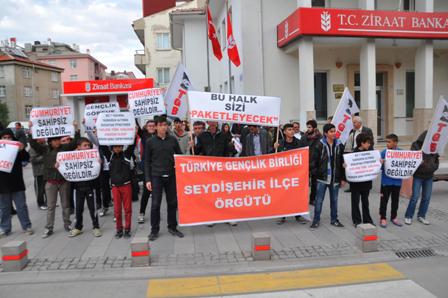 Gençlerden demokrasi paketine tepki