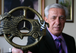 At arabasıyla başladı, marka oldu