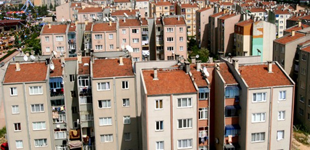 Konya'da 5. kattan düşen bebek öldü
