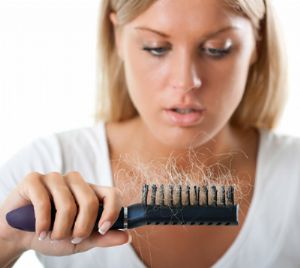Saç dökülmesi hakkında merak edilenler