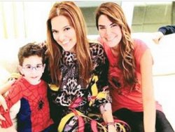 Demet Akalın'dan Özlem Yıldız'ı duygulandıran jest