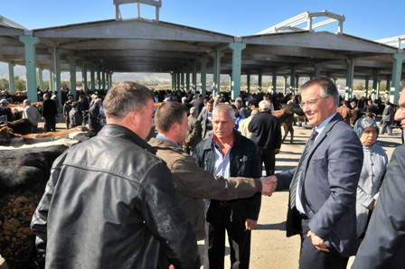 Akşehir’de bölgenin en büyük hayvan pazarı hizmete başladı