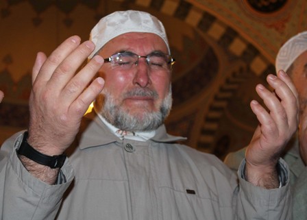 Mısırlı müslümanlar için kunut duası okundu