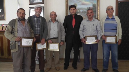 Derbent’te cami derneği üyelerine teşekkür belgesi