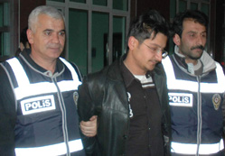 Hayat kadınının boğazını kestiler