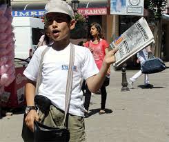 Beyşehir'de Gazete Dağıtıcıları Günlerini Pasta Keserek Kutladı